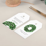 Modern Watercolor Wreath Custom Message Christmas Geschenkanhänger<br><div class="desc">Diese eleganten Weihnachtsgeschenke sind mit einem wunderschönen grünen Kranz in Aquarellen versehen, der eine festliche Touch in Ihre Urlaubsumhüllung bringt. Mit Platz für einen personalisierten Gruß, sind diese Tags perfekt, um Freunden und Familie Freude und Freude zu vermitteln. Das minimalistische Design, das durch ein natürliches Kranzmotiv und eine saubere Typografie...</div>