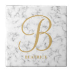 Modern weißer Marmor Goldtypografie Name Monogramm Fliese<br><div class="desc">Modern weißer Marmor Goldtypografie Name Monogramm</div>