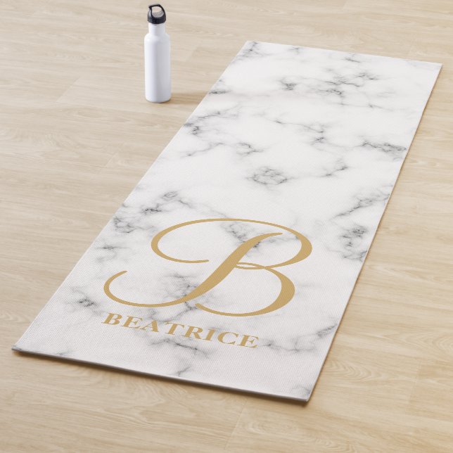 Modern weißer Marmor Goldtypografie Name Monogramm Yogamatte (Beispiel)