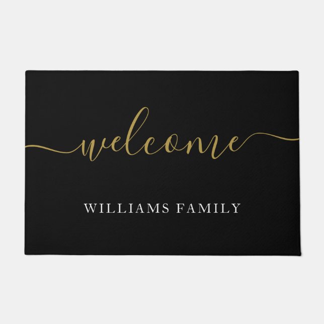 Modern Welcome Black Gold Script Familienname Fußmatte (Vorderseite)