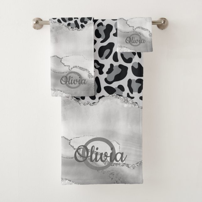 Modern White Agate Silver Monogram Leopard Print Badhandtuch Set (Insitu)