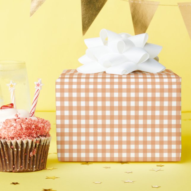 Modern White und Orange Gingham Kariert Geschenkpapier (Geburtstagsparty)