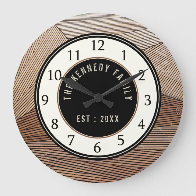 Modern Wood Pallet Family Name Große Wanduhr (Vorderseite)