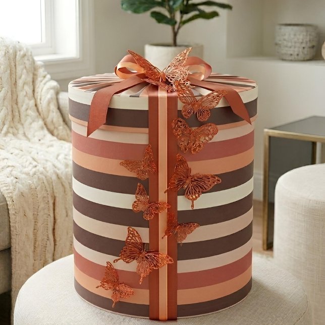 Moderna Linear | Terrakotta & Aprikose Geschenkpapier (Lifestyle Shot)