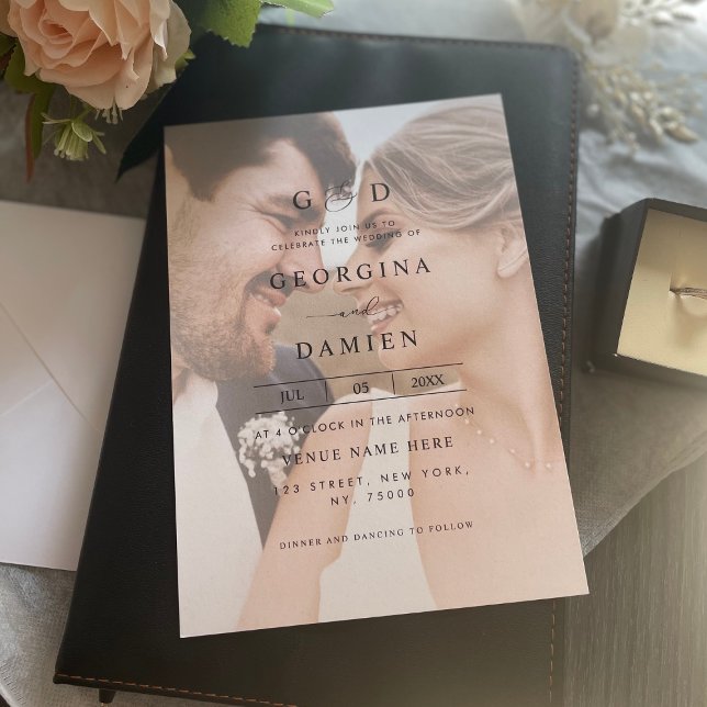 Moderne 2 Foto Ampersand in einer Hochzeit Einladung (Von Creator hochgeladen)