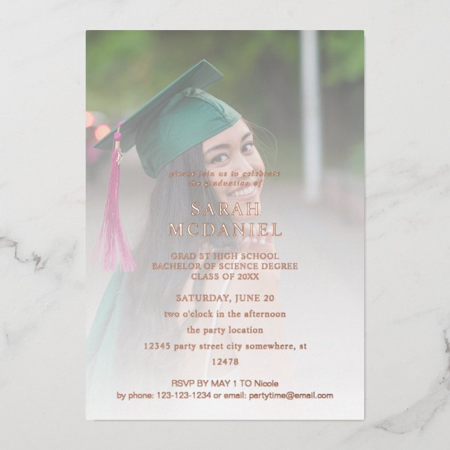 Moderne 2 Foto Fade Graduation Party Folieneinladung (Vorderseite)
