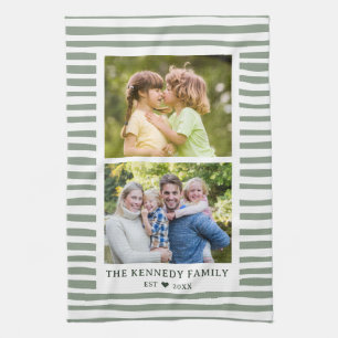 Moderne 2-Foto-Familienname Sage-Grün-Gestreift Geschirrtuch