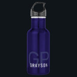 Moderne 2 Initialen und Name Small Blue Edelstahlflasche<br><div class="desc">Kleine,  blaue Metallflasche mit einem personalisierten und schlichten Druck mit geschlechtsneutralem Namen und Monogramm mit 2 Anfangsbuchstaben,  die Sie an beliebigen Schriftart oder Farben bearbeiten können,  um eine eigene Wasserflasche zu entwerfen,  die für Büro-,  Sport-,  Schule- und Zuhause-Anwendungen geeignet ist.</div>
