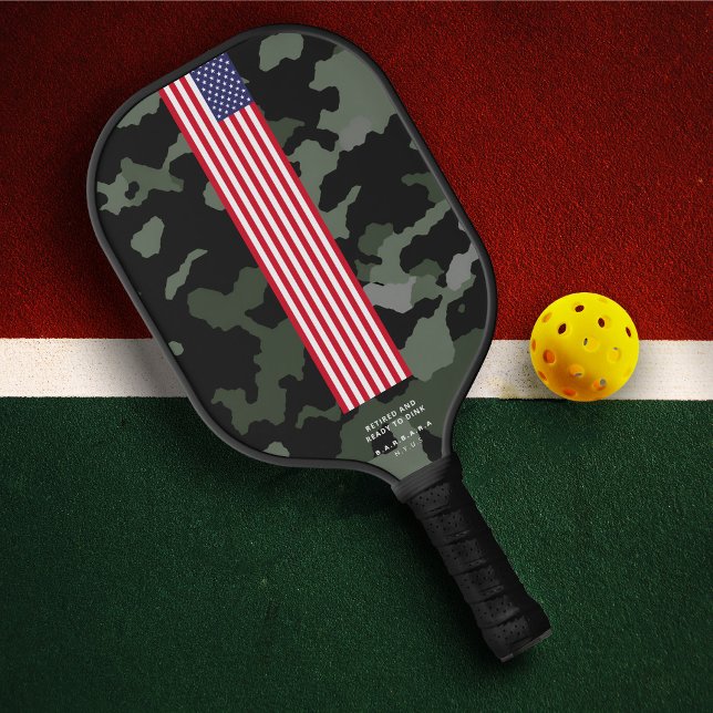 Moderne 4. Juli Sterne Streifen US-Fahne Camouflag Pickleball Schläger (Modern 4th of July Stars Stripes US Flag Camo Pickleball Paddle
RETIRED RETIREMENT DINK)