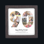 Moderne 90. Zahl-Foto-Collagen-kundenspezifischer Kiste<br><div class="desc">Moderne 90. Zahl-Foto-Collagen-kundenspezifische Gruß-Geschenkboxen
Fertigen Sie es mit Ihren Fotos und Grüßen besonders an.
Wenn Sie unterschiedliche Hintergrundfarbe haben möchten,  fühlen Sie sich frei,  mich bei panggadesigns@gmail.com zu emailen</div>