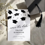 Moderne Abschluss Save the Date Card<br><div class="desc">Entdecken Sie die Eleganz der Einfachheit mit unseren minimalistischen Abschluss rett-the-date Karten. Gerahmt durch eine Kaskade mit stilisierten schwarzen Mörtelkappen, strahlt die Karte eine raffinierte Eleganz aus. Während die moderne Textvorlage eine mühelose Personalisierung ermöglicht, passt sie nahtlos zu Ihrem nächsten Event. Sichern Sie sich mit einer unvergesslichen Geste von Stil...</div>