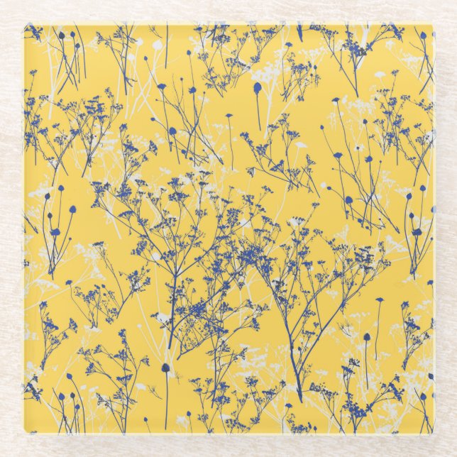 Moderne Abstrakte blaue Wildblumen auf Senf Yellow Glasuntersetzer (Vorderseite)