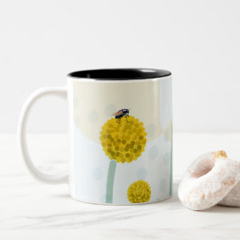 Moderne abstrakte botanische gelbe Billy-Button-Bl Zweifarbige Tasse