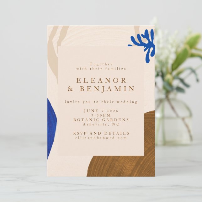 Moderne Abstrakte Formen Sand Blue Wedding Einladung (Stehend Vorderseite)