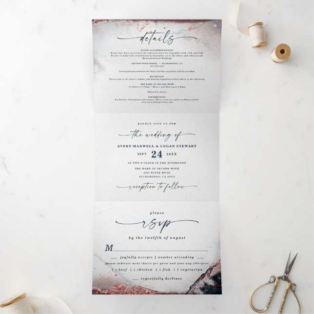 Moderne Abstrakte Hochzeit der Navy-Rose Dreifach Gefaltete Einladung (Innenseite)