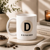 Moderne Anfangs-Tasse – „D steht für [Name]“-Desig
