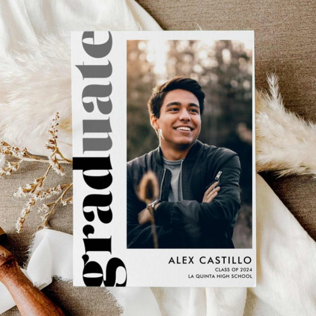 Moderne Ankündigung des Abschlusses für einfaches  (Modern Black and White Photo Graduation Announcement)