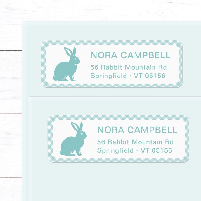 Moderne Aqua Blue Rabbit Gingham Rücksendeadresse (Modern, cute aqua blue rabbit return address label with classic turquoise gingham checks background.)