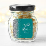 Moderne Aquamarine Blue Silver Glitzer Edge Weddin Quadratischer Aufkleber<br><div class="desc">Dieser moderne Hochzeitsaufkleber zeichnet sich durch ein silbernes Imitat-Design am links Rand aus. Einfach den silbergrauen Text auf einem aquamarin blauen Hintergrund anpassen,  mit den Namen der Braut und des Bräutigams in handschriftlicher Kalligraphie über einen großen Ampersand.</div>