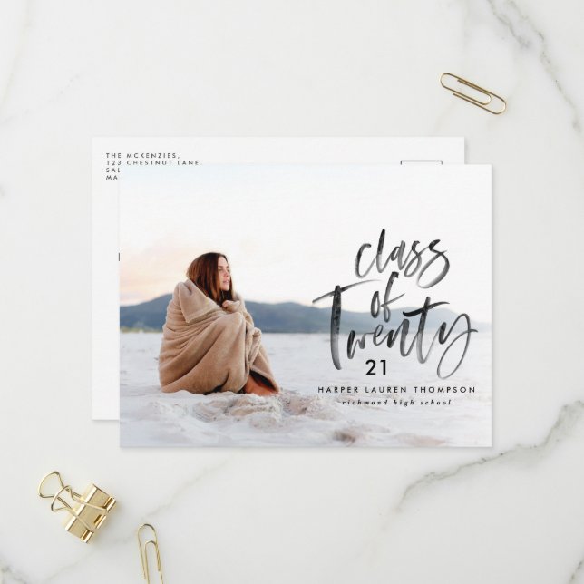 Moderne Aquarelltypografie Graduate Foto invita Einladungspostkarte (Vorderseite/Rückseite Beispiel)