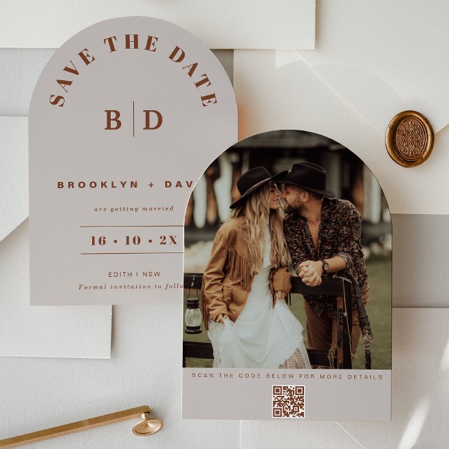 Moderne Arch Beige Hochzeit speichern die Datumska Einladung (Terracotta Beige Arch Save The Date, Couples Photo, QR code, Modern Arch Save The Date Card, Wedding)