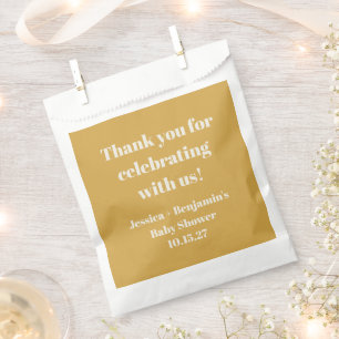 Moderne Baby-Einladung Dankeschön in Staubgelb nac Geschenktütchen