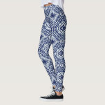 Moderne Batik Stars Navy Blue White Geometric Leggings<br><div class="desc">Moderne indigoblau-weiße Batik Wasserfarben mit Sternen und Diamantformen.   Dieses Original wurde von Audrey Jeanne Roberts,  international lizenzierter Künstler und Designer,  gemalt und grafisch entworfen.  Urheberrecht.</div>
