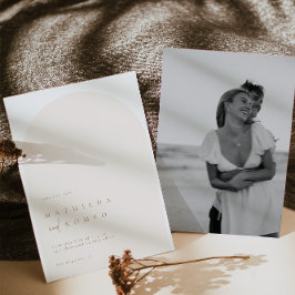 Moderne beige Hochzeit in minimalistischem Stil re Einladung