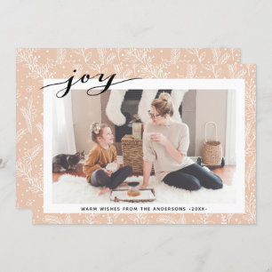 Moderne Beige Pine Boughs Elegantes Script JOY Sim Feiertagskarte