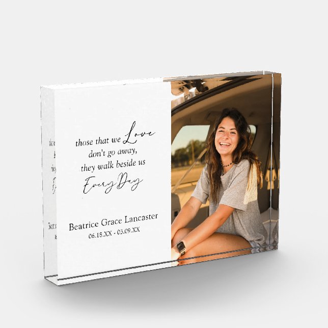 Moderne Beileid-Gehördenkmal Fotoblock (Links)