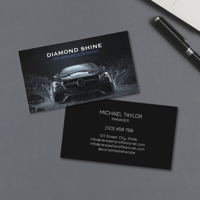 Moderne Berufliche Autos, die die Reinigung von Wa Visitenkarte (modern luxury black sports car in the splash of water and soap foam for car detailing business)