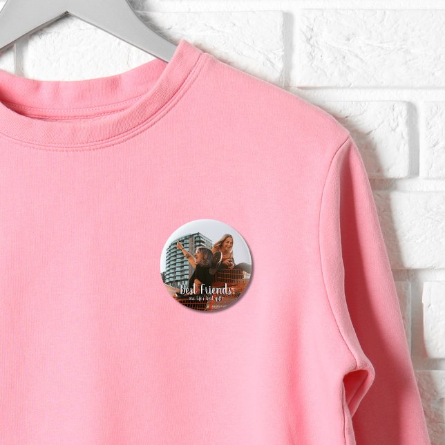 Moderne Best Friends sind das Geschenk-Foto des Le Button (Von Creator hochgeladen)