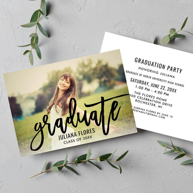 Moderne Black Brushed Script Foto Graduation Party Einladung (Von Creator hochgeladen)