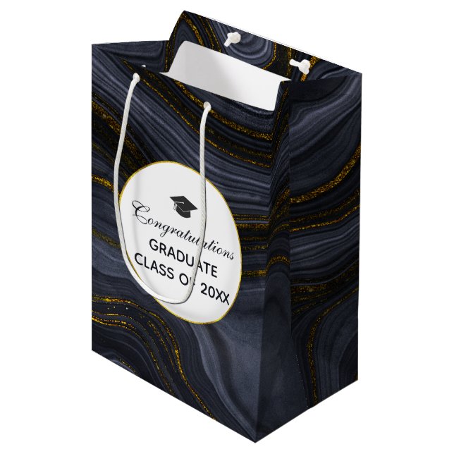 Moderne Black & Gold Agate Graduation Cap Mittlere Geschenktüte (Vorderseite Schrägansicht)