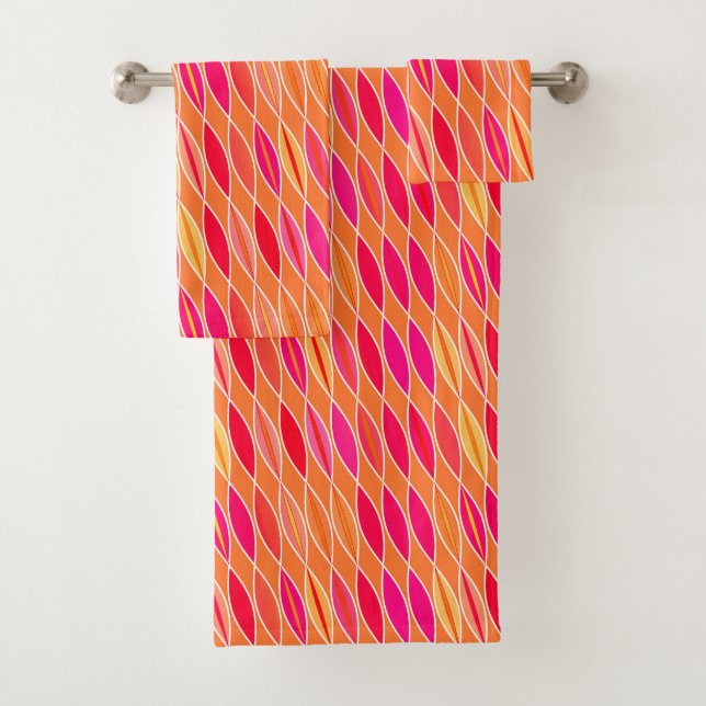 Moderne Blätter aus dem Mittelalter, Fuchsia Pink  Badhandtuch Set (Insitu)