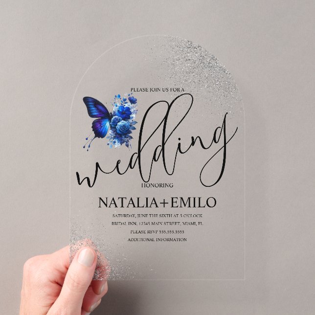 Moderne Blaue Butterfly-Schrift Minimal Hochzeit Acryleinladungen (Insitu (Handheld))