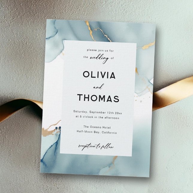 Moderne, blaue Elegante Frame Beach Hochzeit Einladung (dusty blue beach wedding invitation modern simple frame elegant bohemian romantic gold waves classy)
