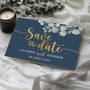 Moderne Blaue & Goldene Eukalyptus-Save-the-Date-K Postkarte