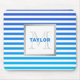Moderne blaue Ombre-Streifen mit Name Monogram Mousepad