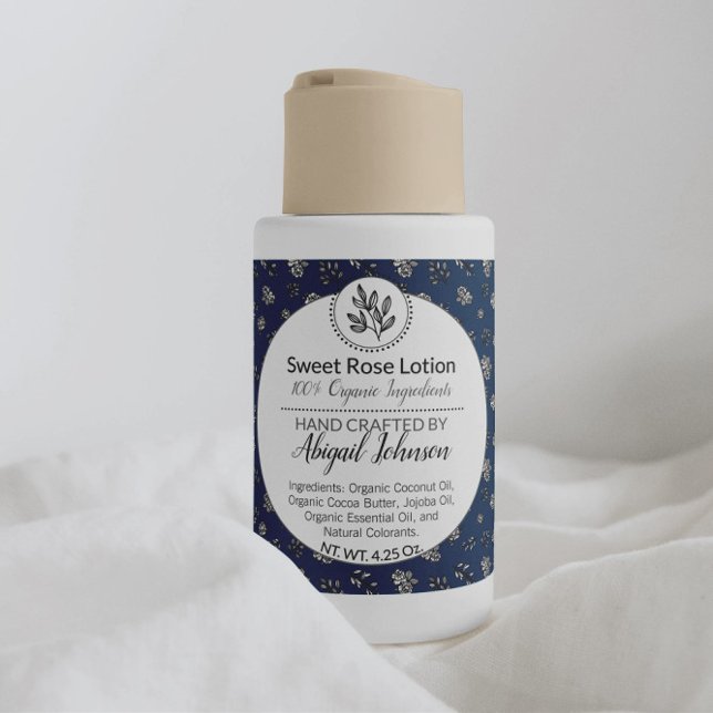 Moderne blaue Rose & Blätter Bath & Body / Candle Quadratischer Aufkleber (Von Creator hochgeladen)