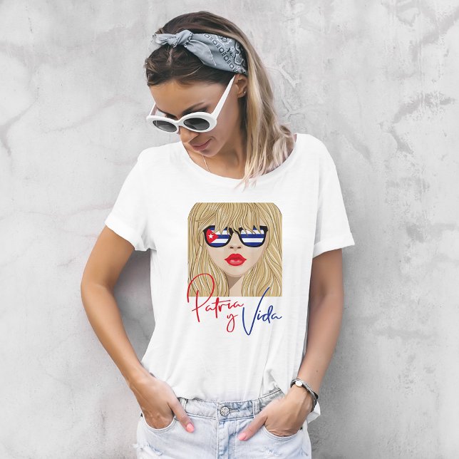 Moderne Blonde Frau Patria y Vida T - Shirt (Von Creator hochgeladen)