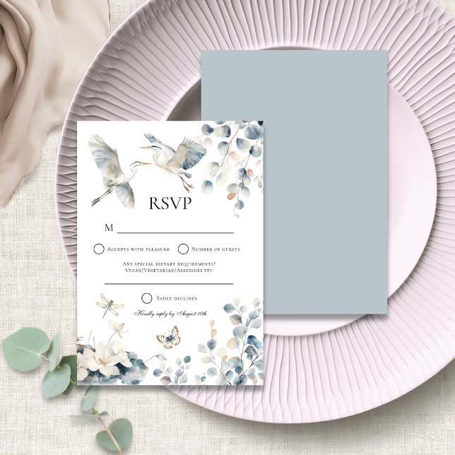 Moderne Blue Heron Foliage Hochzeit RSVP Karte (Front and back view)