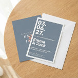 Moderne Blue Vertical Date Hochzeit Einladung<br><div class="desc">Diese stilvolle Hochzeitseinladung besticht durch ein gewagtes vertikales Datumsdesign in knalligem Weiß auf einem schieferblauen Hintergrund,  gepaart mit moderner Typografie für einen eleganten und zeitgemäßen Look. Ideal für Paare,  die eine minimalistische Ästhetik mit einem grafischen Rand suchen. Ideal für Hochzeiten mit modernen,  städtischen oder industriellen Themen.</div>