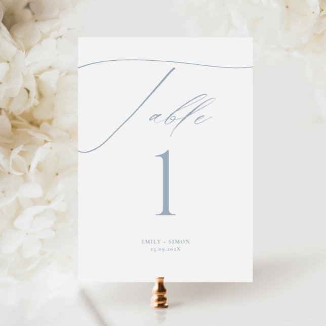 Moderne Blue Wedding-Tischnummern (dusty blue dainty script wedding table number card, classy wedding table number blue)