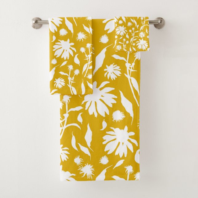 Moderne Blume aus weißem Kies auf Senf-Gelb Badhandtuch Set (Insitu)