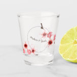 Moderne Blume der Wasserfarbenkirche Hochzeit Schnapsglas<br><div class="desc">Eine gemalte Aquarellkirschblüte schoss Glas Gefallen für die Braut und Bräutigam für ihre Hochzeitsgetoast oder san san ku do. Eine japanische Hochzeitstradition.</div>