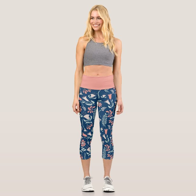Moderne Blumenkoralle, Marine, Minze Grün Gemuster Capri Leggings (Vorderseite)