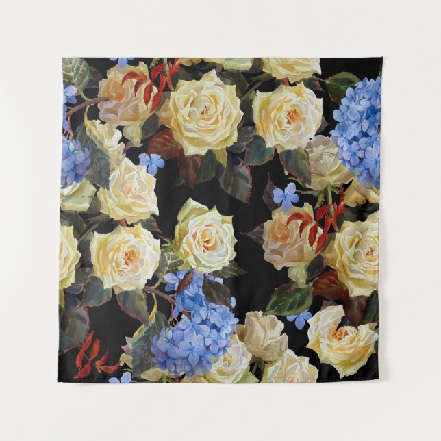 Moderne Blumenmuster, weiße Rosen, blaues Hydrange Wandteppich (Vorderseite)