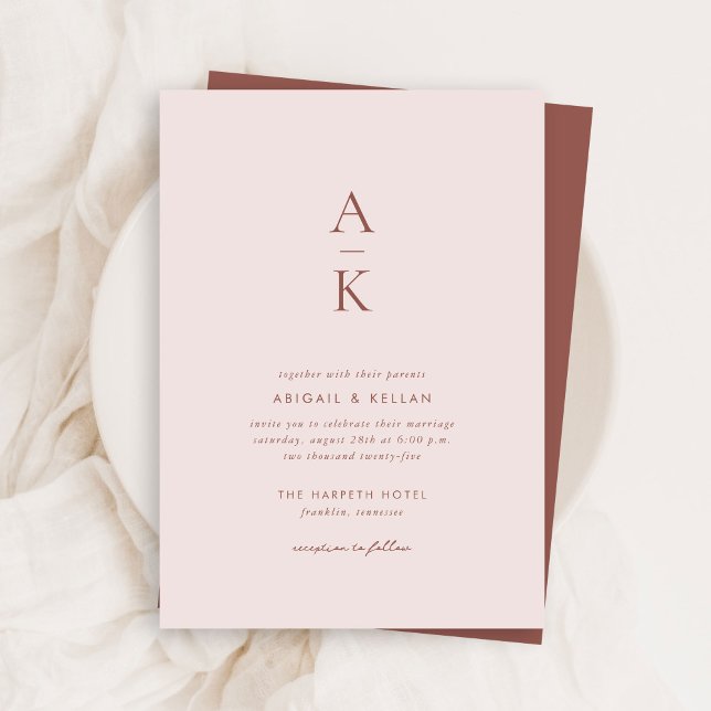 Moderne Blush Brown Monogram Earth Tone Wedding Einladung (Von Creator hochgeladen)