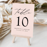 Moderne Blush Hochzeit Tischnummer<br><div class="desc">Moderne, minimalistische Hochzeitskarten mit modernem, schwarzem Schriftzeichen mit "Table" in moderner Kalligraphie-Schrift. Das Design ist mit einem Hintergrund oder einer Farbe Ihrer Wahl versehen. Das Design wiederholt sich auf der Rückseite. Um die Tischkarten zu bestellen: Fügen Sie Ihren Namen, Ihr Hochzeitstag und Ihre Tischnummer hinzu. Fügen Sie jede Nummer einzeln...</div>